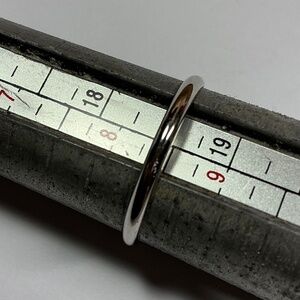 Sterling Silver plain smooth ring. Size 8.5